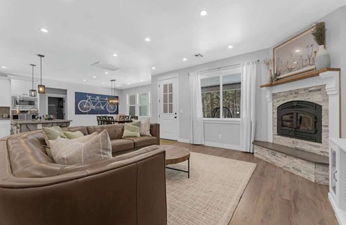 Flagstaff House | Large Flagstaff Retreat w/Hot Tub & Guest Home