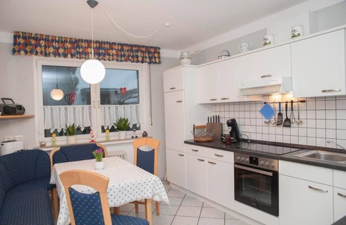 Polle Apartment | Large flat in Polle with garden and barbecue