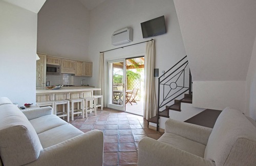 Porto Pozzo House | Large four-room apartment, residence with swimming pool, 350 meters from the beach, SEA VIEW