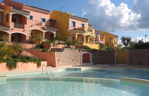 Porto Pozzo House | Large four-room apartment, residence with swimming pool, 350 meters from the beach, SEA VIEW