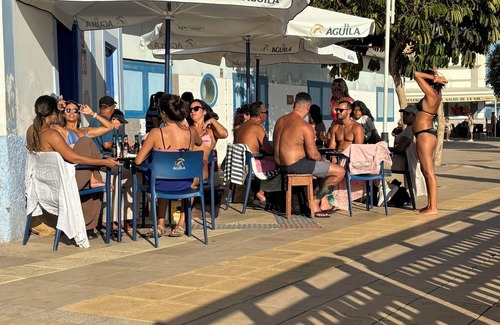 Playa de Arinaga Apartment | Large, fully equipped apartment in a quiet and trendy area by the sea.