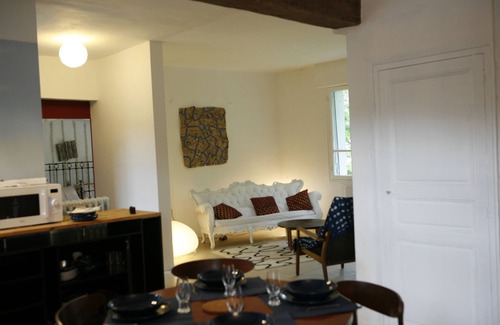 Lodeve Apartment | Large garden by the river and in the town center