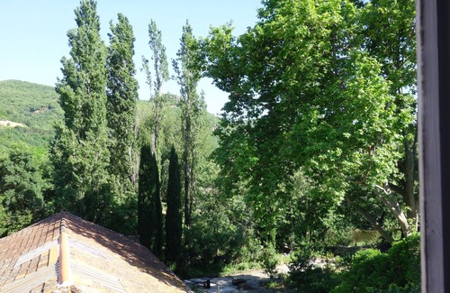 Lodeve Apartment | Large garden by the river and in the town center