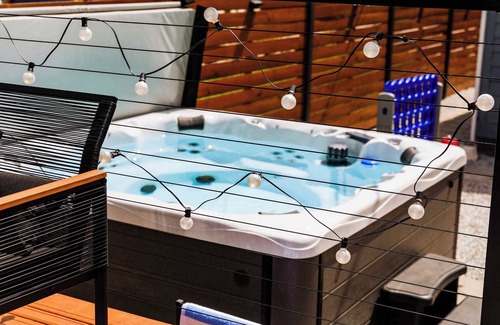 Near Eastside House | Large Group Stay |Cinema |Sauna |Hot tub |Games| BBQ