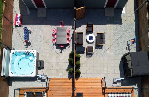 Near Eastside House | Large Group Stay |Cinema |Sauna |Hot tub |Games| BBQ