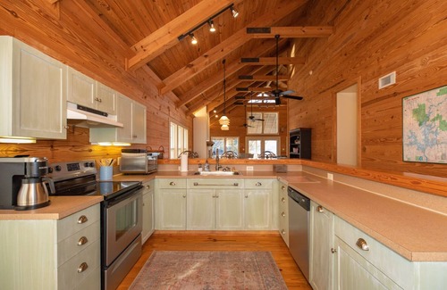 Little Kowaliga House | Large Group Vacationers Dream, 45 mins to Auburn.