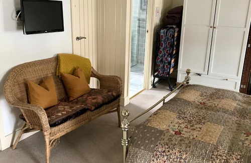 Abergavenny Bed & Breakfast | Large guest room in stylish Georgian town house