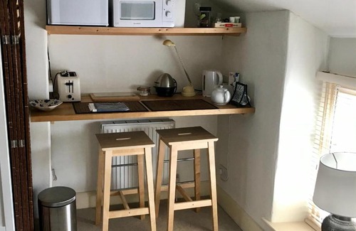 Abergavenny Bed & Breakfast | Large guest room in stylish Georgian town house