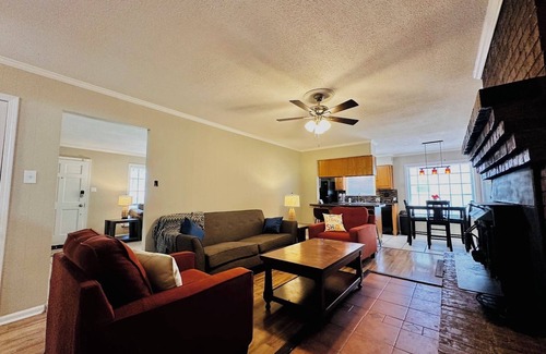 Whitehaven House | Large Home For Big Groups in Southhaven Memphis