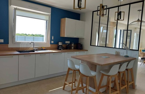 Kerlouan Villa | Large house 200m2 seaside 12 pers. with jacuzzi 300 meters from the beach