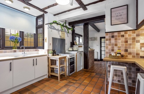 Poole House | Large House- HOT TUB - Sleeps 12 - Near Sandbanks