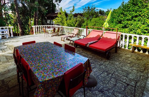 Bouvet Island House | Large House in Amares | Groups, Families, Gatherings