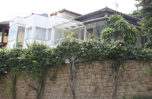 Ilhabela Historical Center House | Large house with panoramic views, 300 meters from the village - 3 bedrooms (01 en suite)