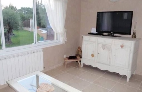 Le Cannet Apartment | Large Independent Mezzanine Studio