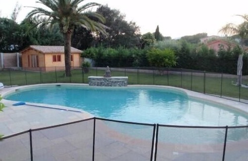 Le Cannet Apartment | Large Independent Mezzanine Studio