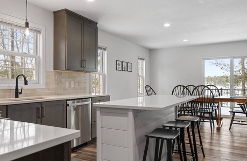 Mayfield House | Large Lake Front Home - George's Place - 4 Bed Spider Lake Family Retreat