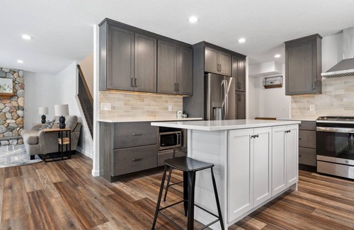 Mayfield House | Large Lake Front Home - George's Place - 4 Bed Spider Lake Family Retreat