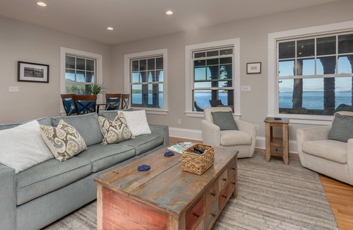 West Alton House | Large lakefront property with boat slip, gym, washer/dryer, central AC & firepit