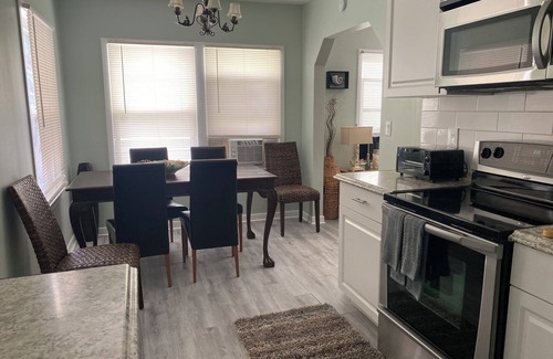 Lake Worth House | Large Living Room-Driveway-Fenced Backyard-5 min to Beach-Patio Firepit Grill