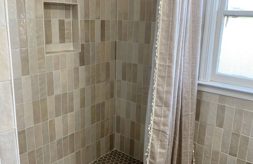 Raisin House | Large lot 3-bedroom house near Belmont Country Club