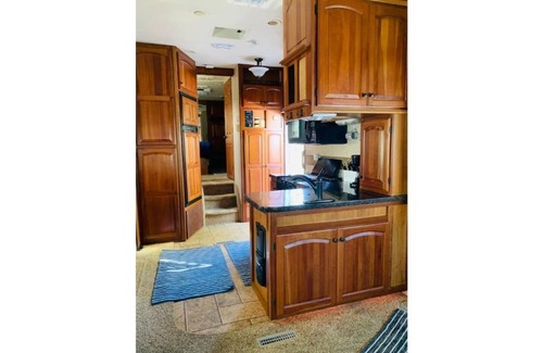 Big Pine Key RV Rental | LARGE LOT & RV A Fisherman Camp