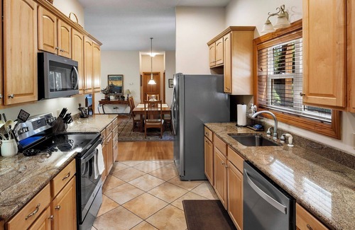 Whittier Condo | Large & Luxurious Condo in Smoky Mountain Country Club with Washer & Dryer!