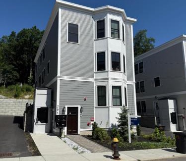 Jamaica Plain Apartment | Large Luxury Apartment near Boston Train