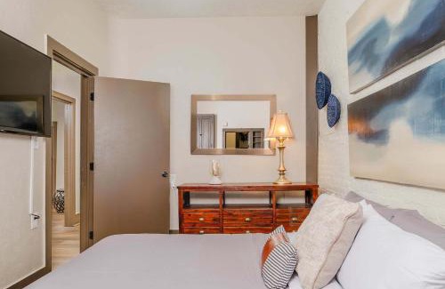 Oshkosh Apartment | Large Luxury Downtown Loft - Walk to Everything Free Parking