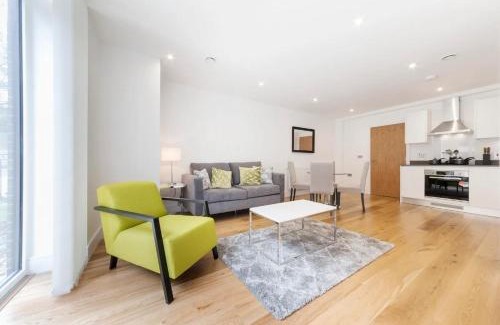 Island Gardens Apartment | Large Modern 1 Bed Apartment London Canary Wharf with Great Transport links