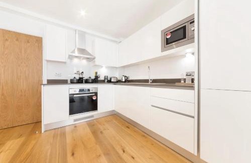 Island Gardens Apartment | Large Modern 1 Bed Apartment London Canary Wharf with Great Transport links