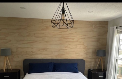 Red Deer House | Large modern 5 bedroom with hot tub