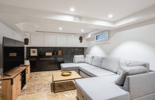 Bagnolet House | Large modern new house in Bagnolet - Welkeys