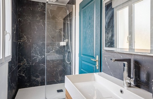 Bagnolet House | Large modern new house in Bagnolet - Welkeys