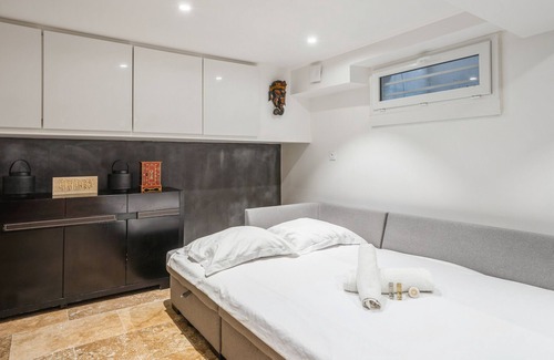 Bagnolet House | Large modern new house in Bagnolet - Welkeys