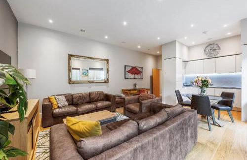 Turnham Green Apartment | Large Modern One Bedroom Apartment (nearly 800 ft)