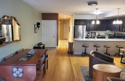 Albany House | Large New 3 br 2.5 ba townhouse in historic Albany neighborhood. Free parking.⁹n