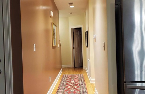 Albany House | Large New 3 br 2.5 ba townhouse in historic Albany neighborhood. Free parking.⁹n