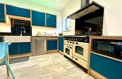 Winton House | Large NEW 4 bedroom house Sleeps 12 Accepts Groups