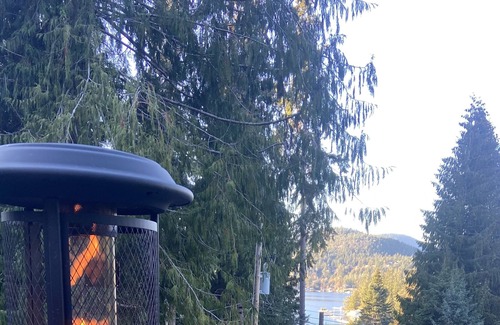 Madeira Park House | Large new home on the beautiful Sunshine Coast. Great hiking, kayaking and views