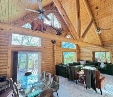McCammon House | Large Off-Grid Luxury Cabin- creek land & views