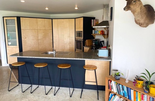 Parua Bay House | Large open plan home with outstanding views and sun - Close to shops and beach