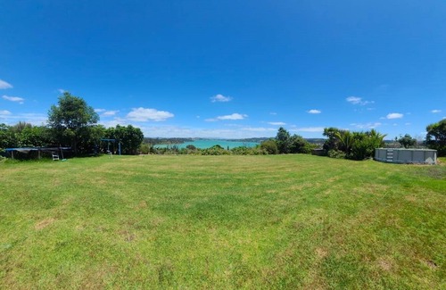 Parua Bay House | Large open plan home with outstanding views and sun - Close to shops and beach