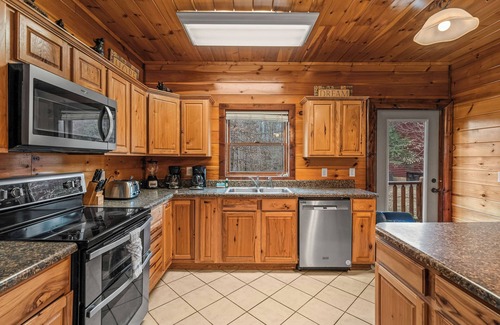 Cosby Cabin | Large Private backyard, Paired driving games, Indoor Pool, Theater room