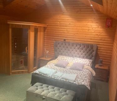 Grays Apartment | Large Private En-suite Space
