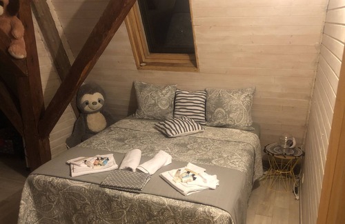 Crest Bed & Breakfast | Large private room in fully equipped apartment
