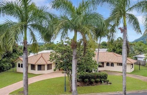 Kewarra Beach House | Large Resort Style Home