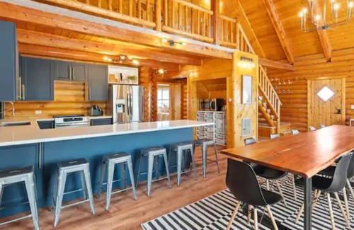 Mammoth Creek Cabin | Large Reunion Cabin By Lake And National Parks!