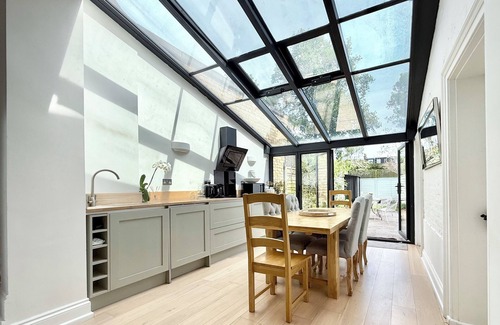 North Richmond Apartment | Large Richmond Garden Apartment 4 Bd/3 Bth w Parking (child/pet friendly!)