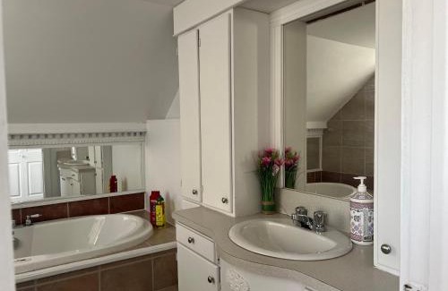 Rimouski-Neigette House | Large room in private home