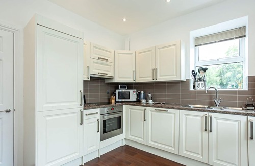 Keswick Apartment | Large self contained Keswick town centre apartment, free parking for 1 car. 🚙